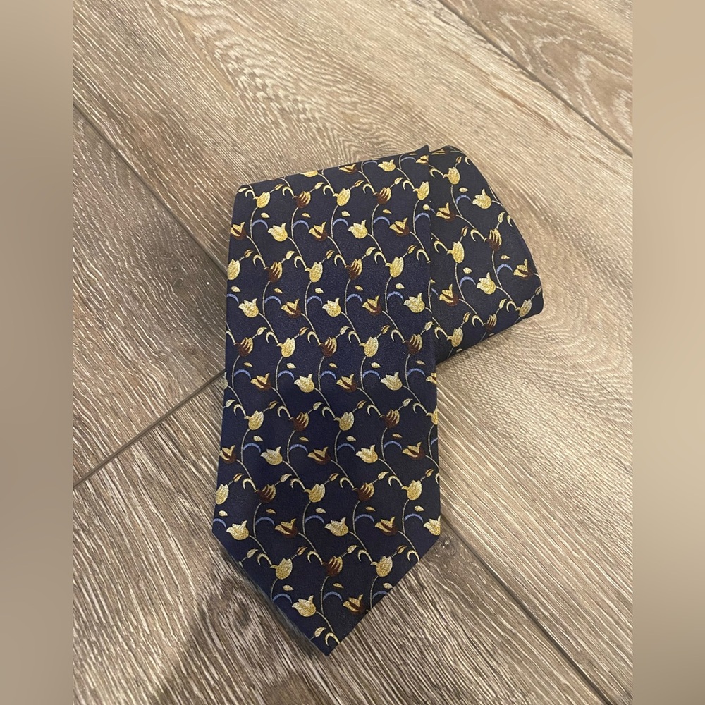 Kai Long
100% Silk Men's Neck Tie/ hand made⭐️ Host Pick ⭐️